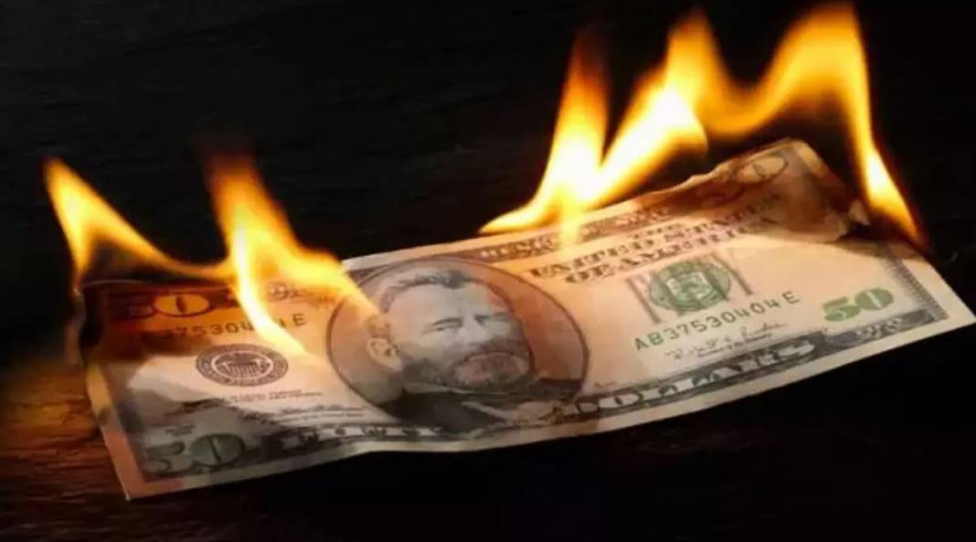 Dolar Mı, Altın Mı, Faiz Mi? Ünlü Ekonomist, "Vatandaşın Cebindeki Parayı Koruyan Tek Alternatif" Diye Onu İşaret Etti! 8